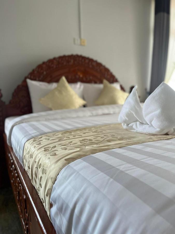 Готель The Moon Kampot Boutique Екстер'єр фото