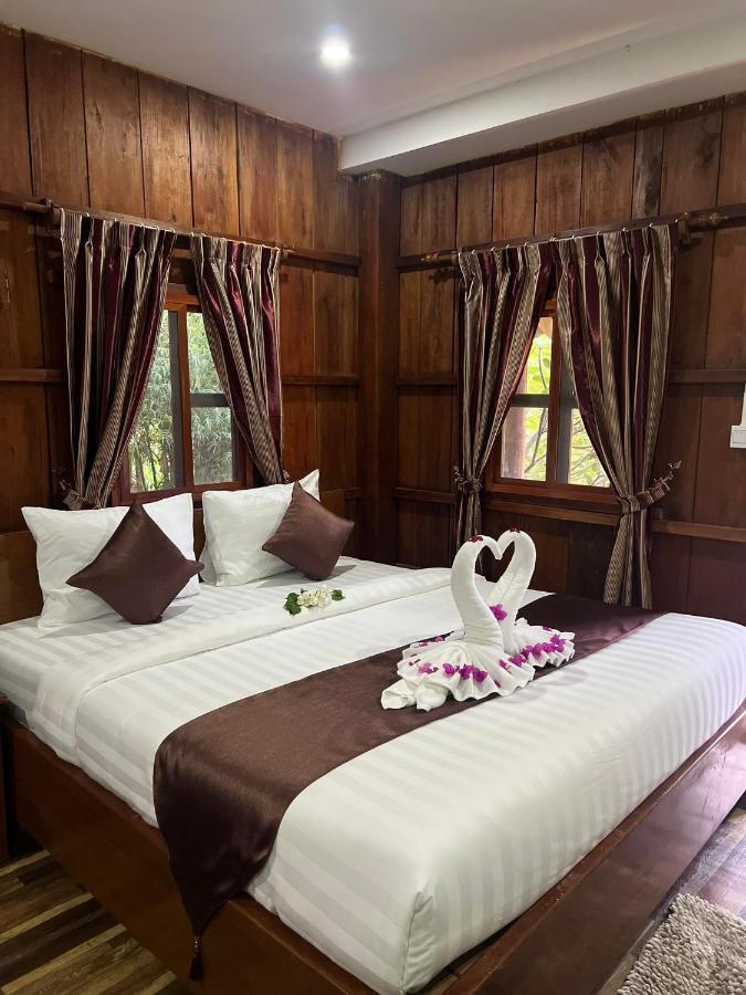 Готель The Moon Kampot Boutique Екстер'єр фото