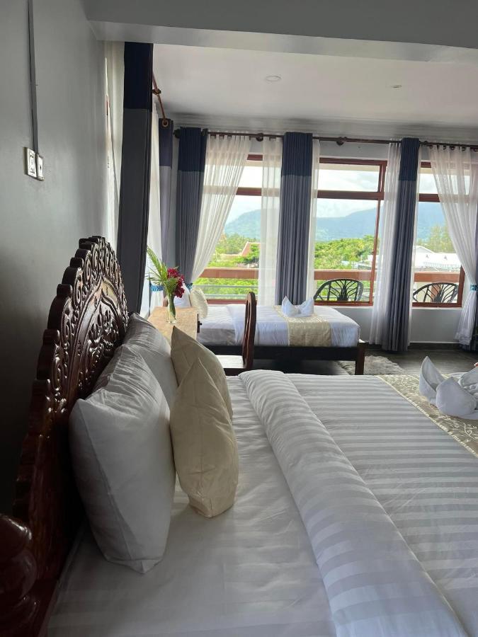 Готель The Moon Kampot Boutique Екстер'єр фото