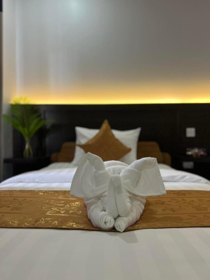 Готель The Moon Kampot Boutique Екстер'єр фото
