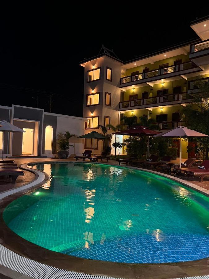 Готель The Moon Kampot Boutique Екстер'єр фото