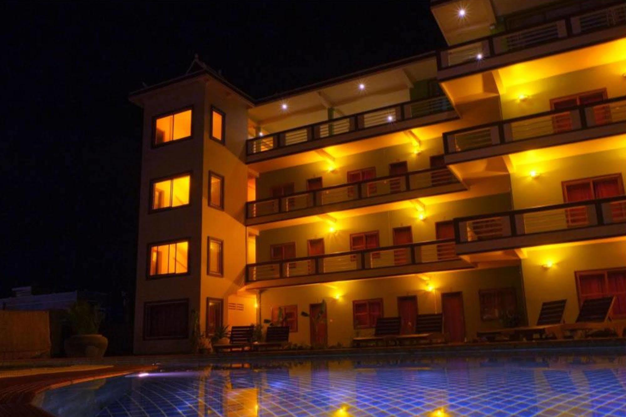 Готель The Moon Kampot Boutique Екстер'єр фото
