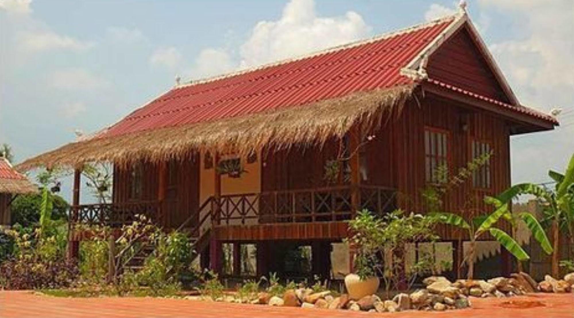 Готель The Moon Kampot Boutique Екстер'єр фото