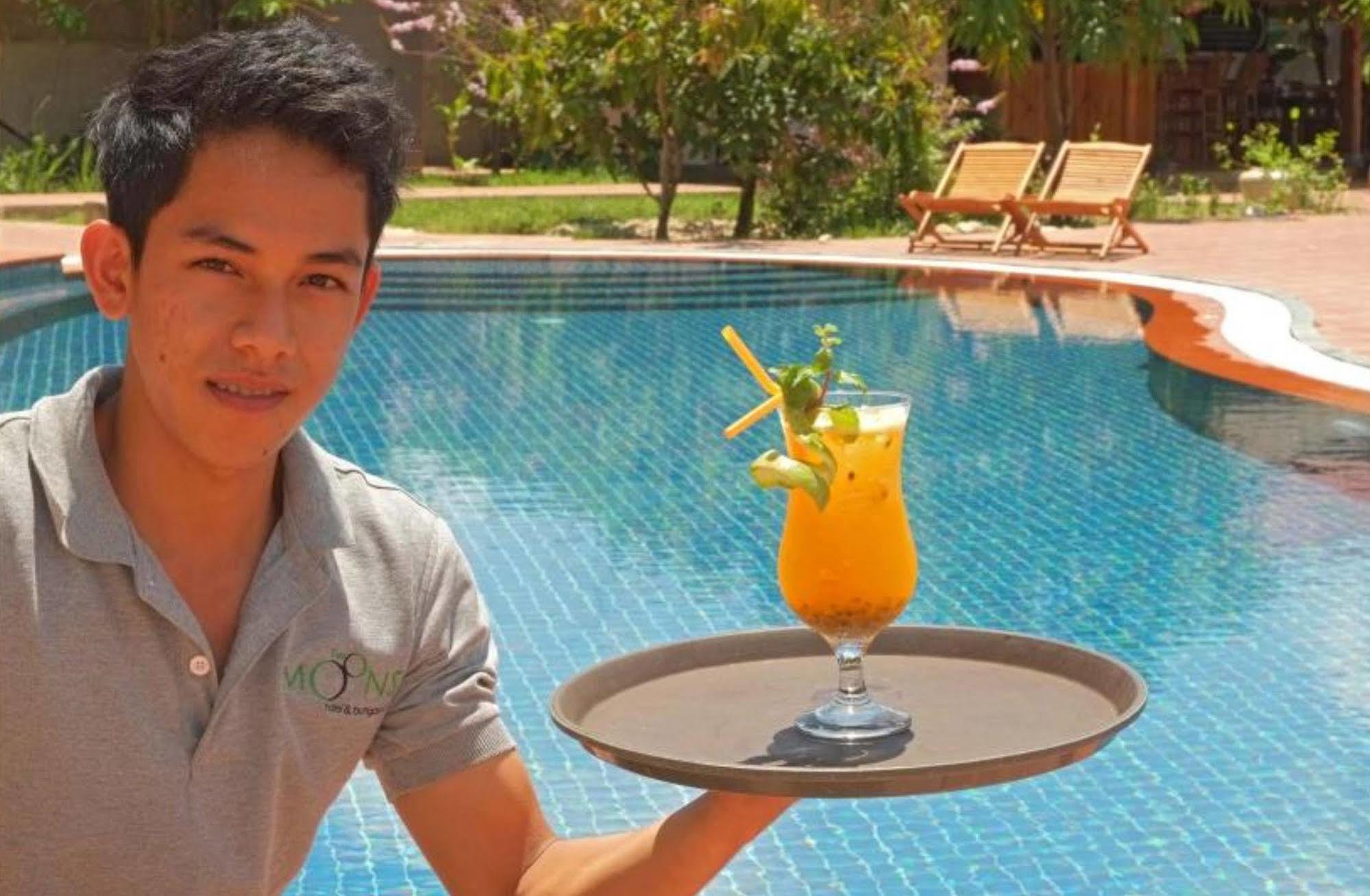 Готель The Moon Kampot Boutique Екстер'єр фото